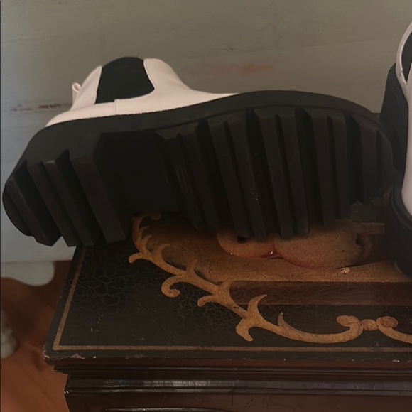Urban Outfitters White Ankle Boots - Picture 5 of 5